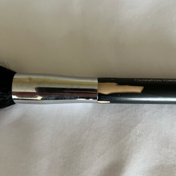 Chanel foundation/powder brush EUC - Picture 5 of 5